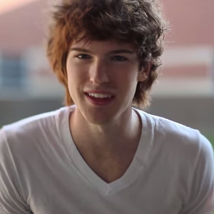 慢慢扎进丰满少妇的肉体
